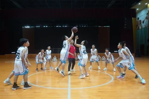 中学篮球队训练视频教学大全